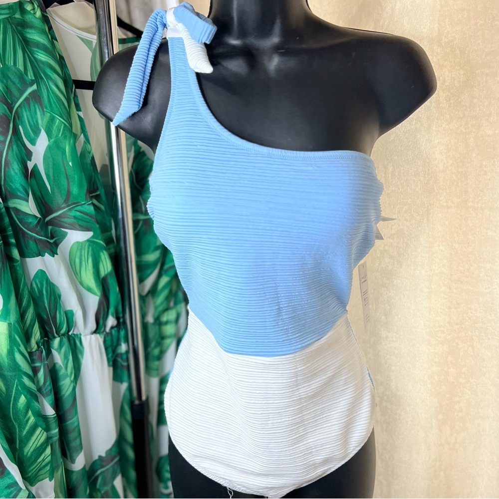 One piece swimsuit